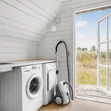 Dom wakacyjny Gorgeous In With Sauna Blåvand